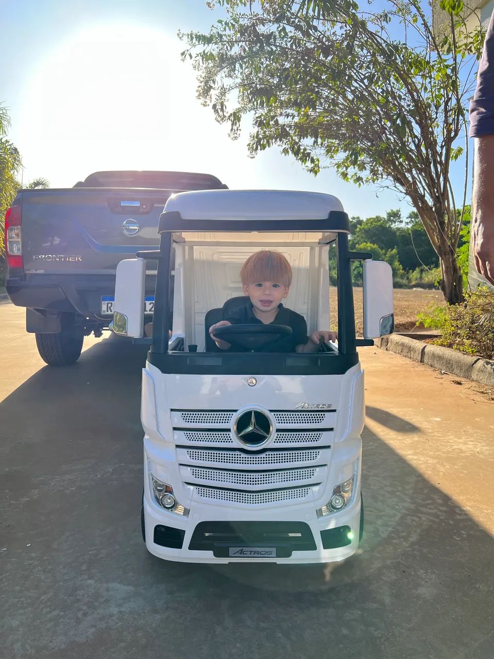 Caminhão elétrico Mercedes com caçamba  - Foto 5
