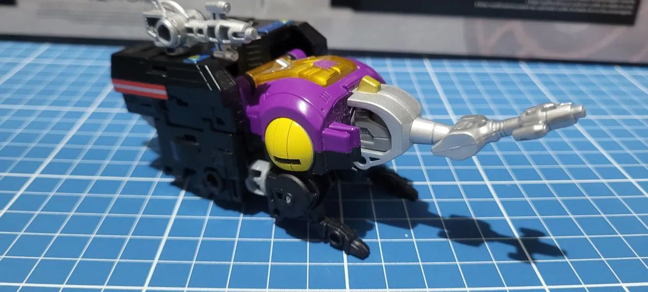 Transformers Legacy Evolution Deluxe Class Bombshell  - Foto 2