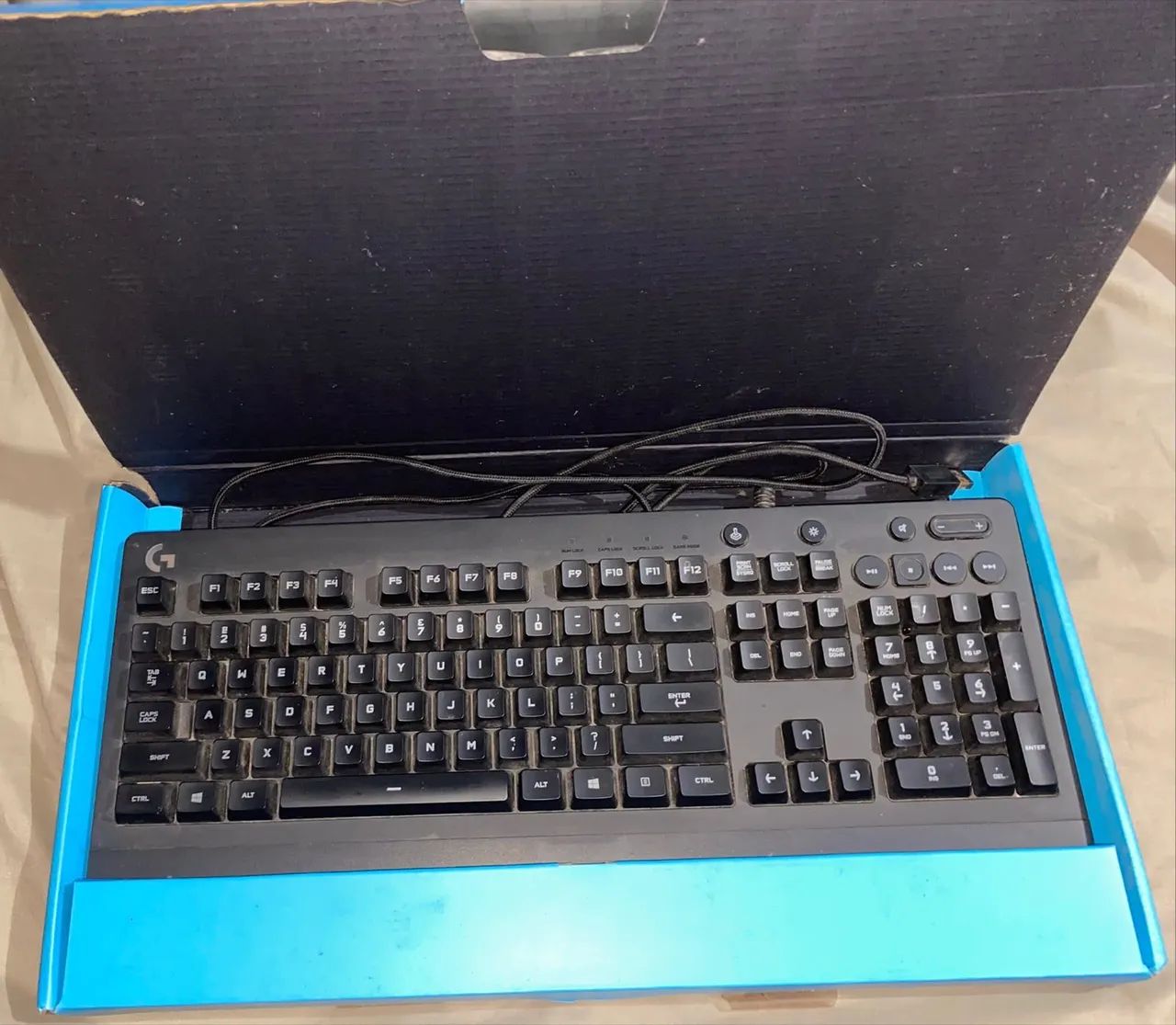 Teclado Gamer Logitech G213 Prodigy RGB - Foto 3