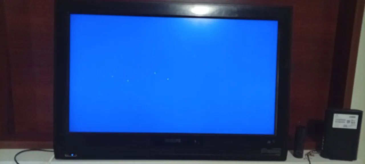 TV de tela plana, usada, modelo antigo.<br> - Foto 2