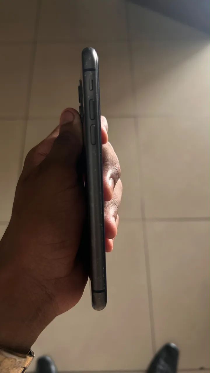 IPHONE 11 CONSERVADO (PARA VENDER LOGO) - Foto 2