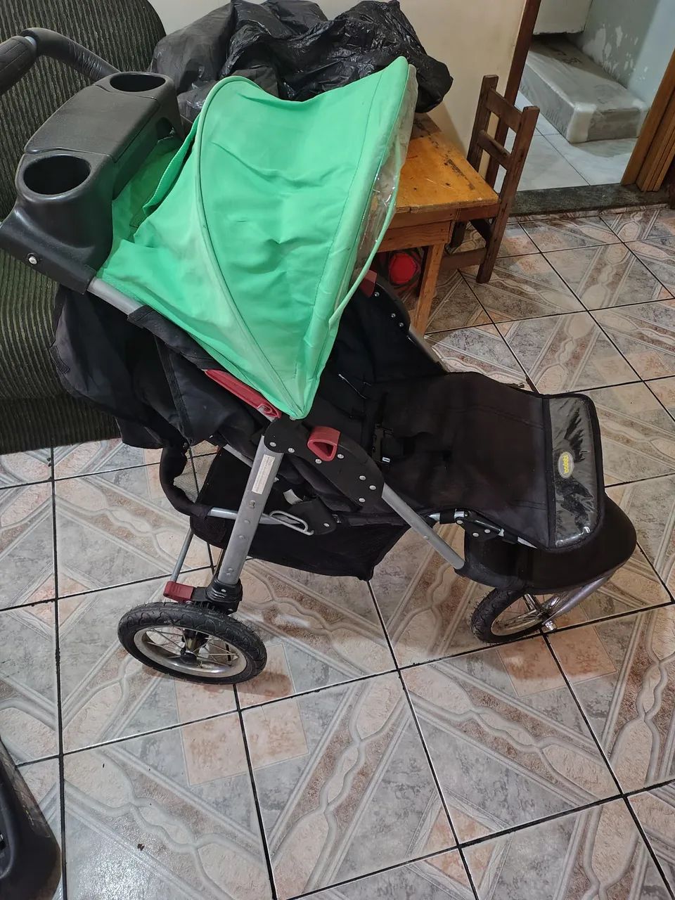 Carrinho de bebe e bebe conforto 