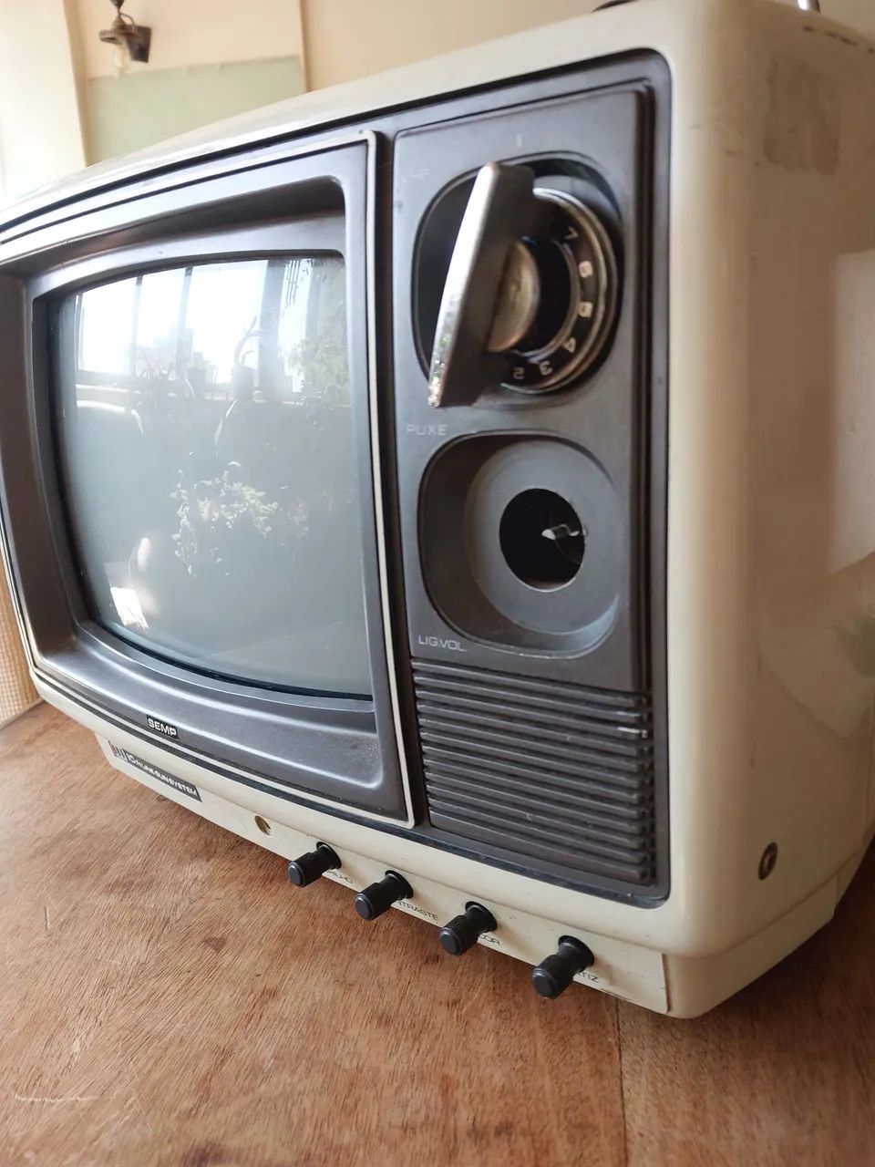 TV antiga Semp colorida - Foto 2