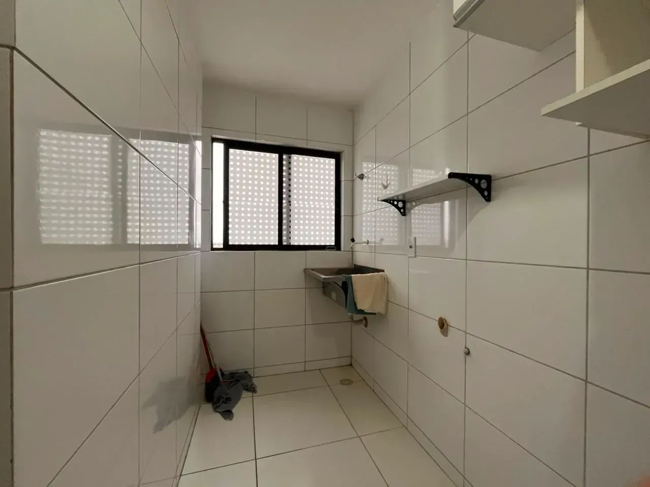 3 QUARTOS NO FAROL COM VARANDA - Foto 2