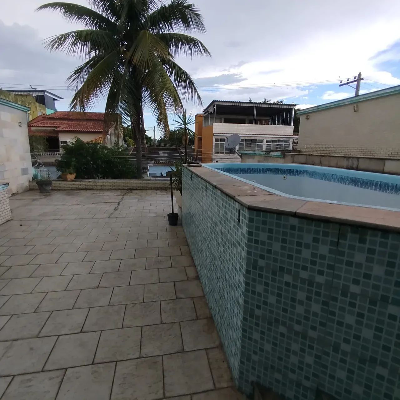 Realiza Imóveis - VENDE EXCELENTE CASA NO BNH - MESQUITA.