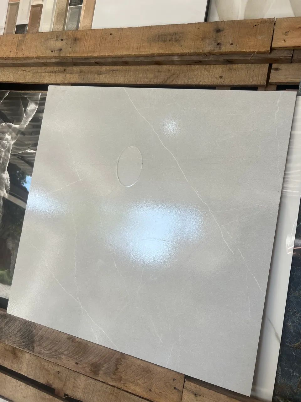 Cerâmica 67x67 tipoC (refugo) com defeito 19,99 - Foto 6