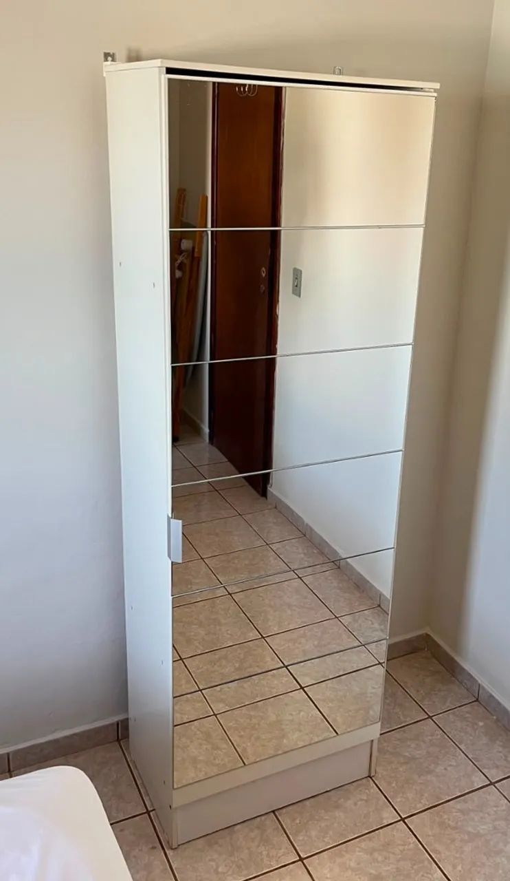 Vendo Sapateira com Espelho - Usada