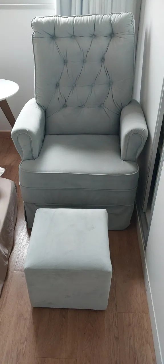 Poltrona Amamentação com Balanço e apoio para os pés