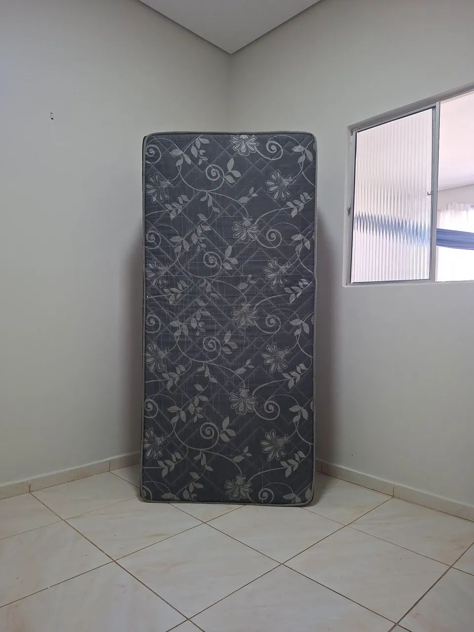 Cama De  Molas De Solteiro