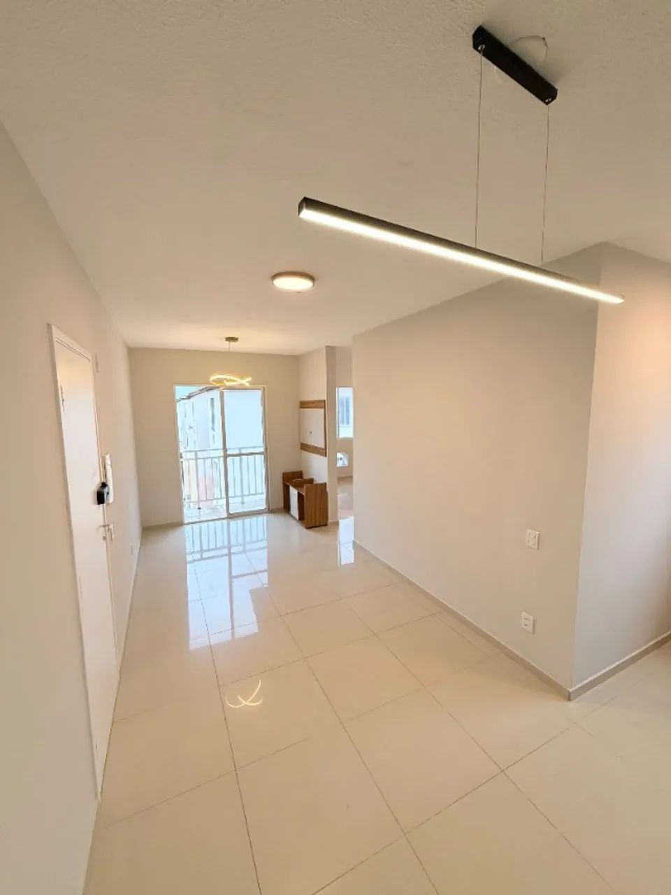 APARTAMENTO NA PRAIA DA BALEIA COM 2 QUARTOS E VARANDA