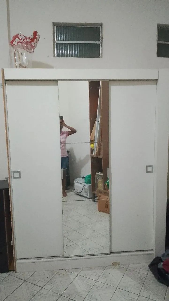 Guarda-roupa de solteiro