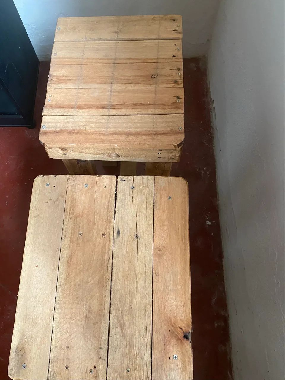 Mesa /Aparador e 2 bancos rústicos. - Foto 4