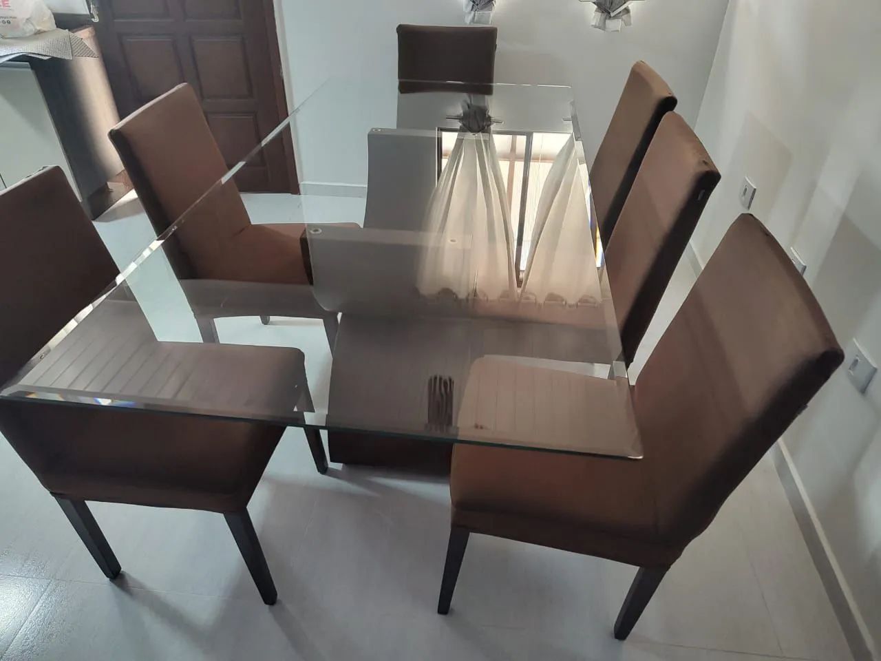 Mesa de vidro e 5 cadeiras  - Foto 3
