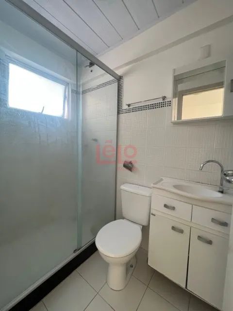 Apartamento de 1 quarto para alugar na Zona 07 em Maringá próximo à UEM com vaga coberta e - Foto 4