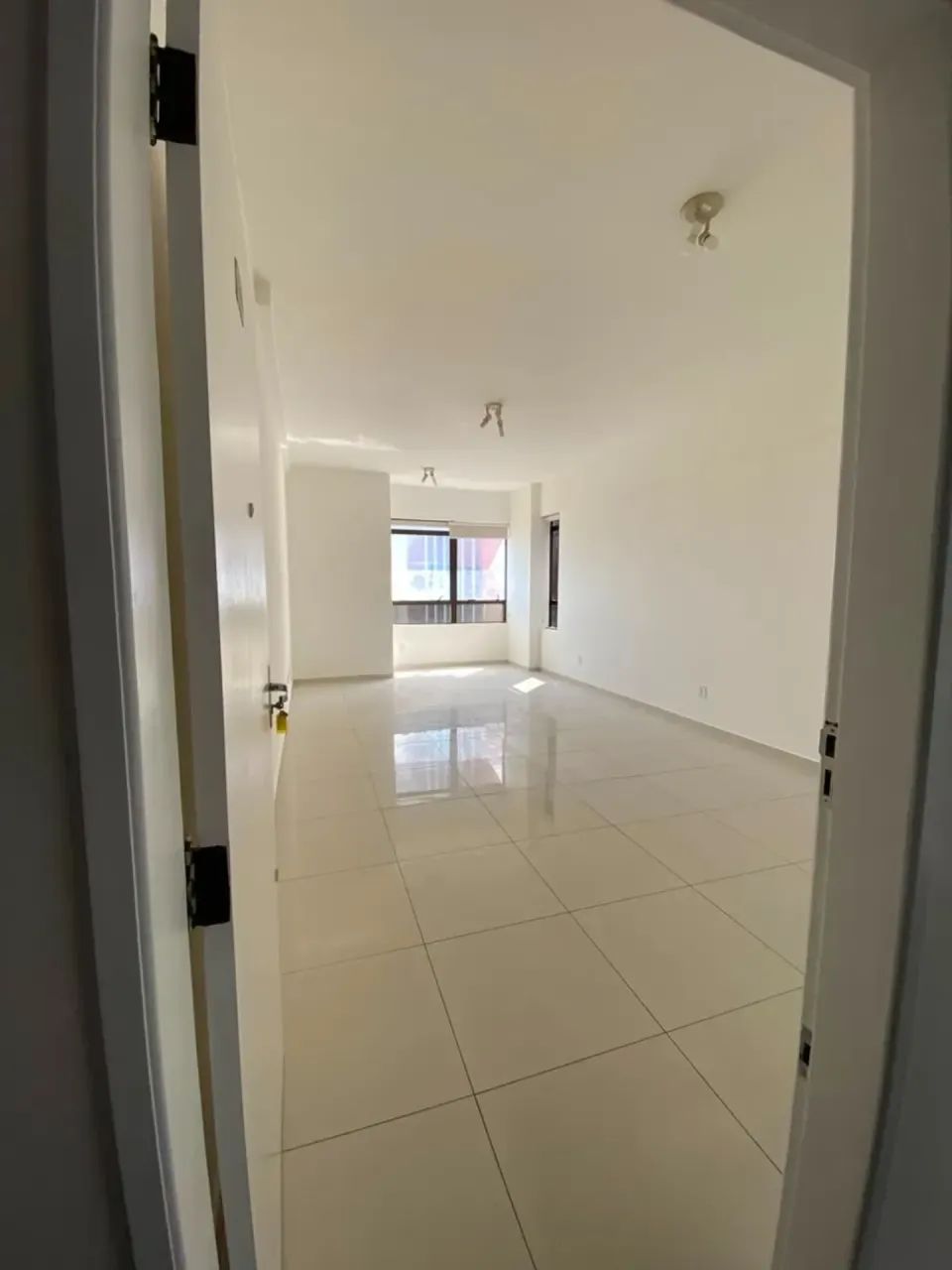 Imóvel para aluguel tem 33m² em Calhau - São Luís - MA - Foto 5