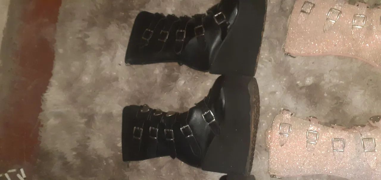Estou vendendo botas alternativas 85 cada - Foto 5