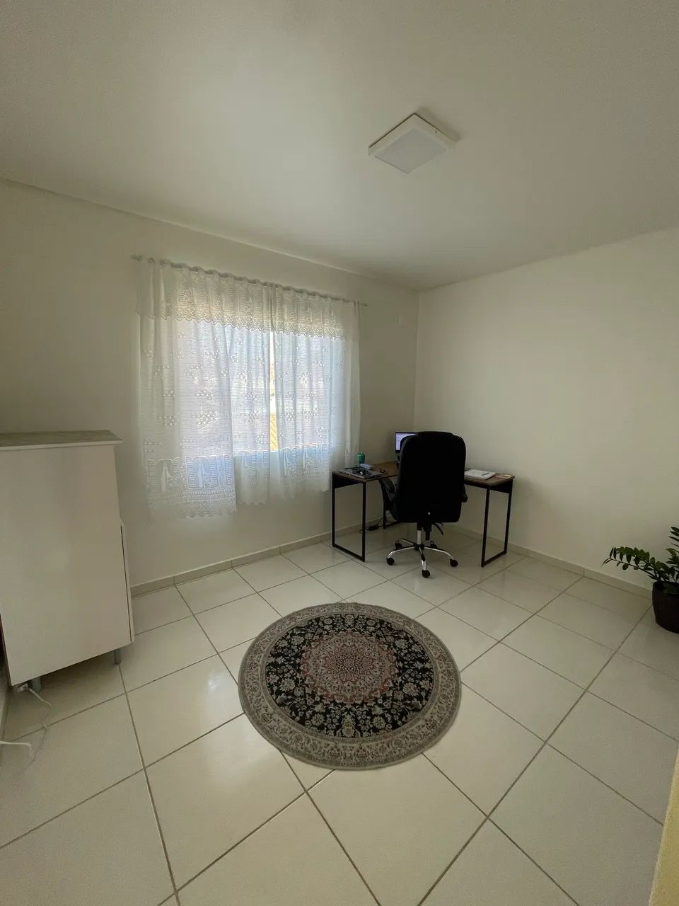 Apartamento com 2 quartos e sacada com churrasqueira 