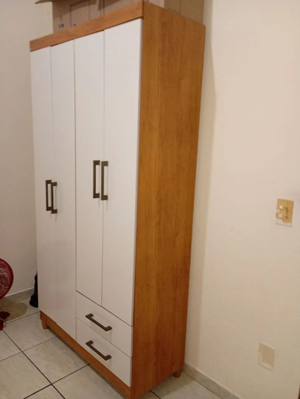 Vendo GUARDA ROUPA DE SOLTEIRO SEMI NOVO