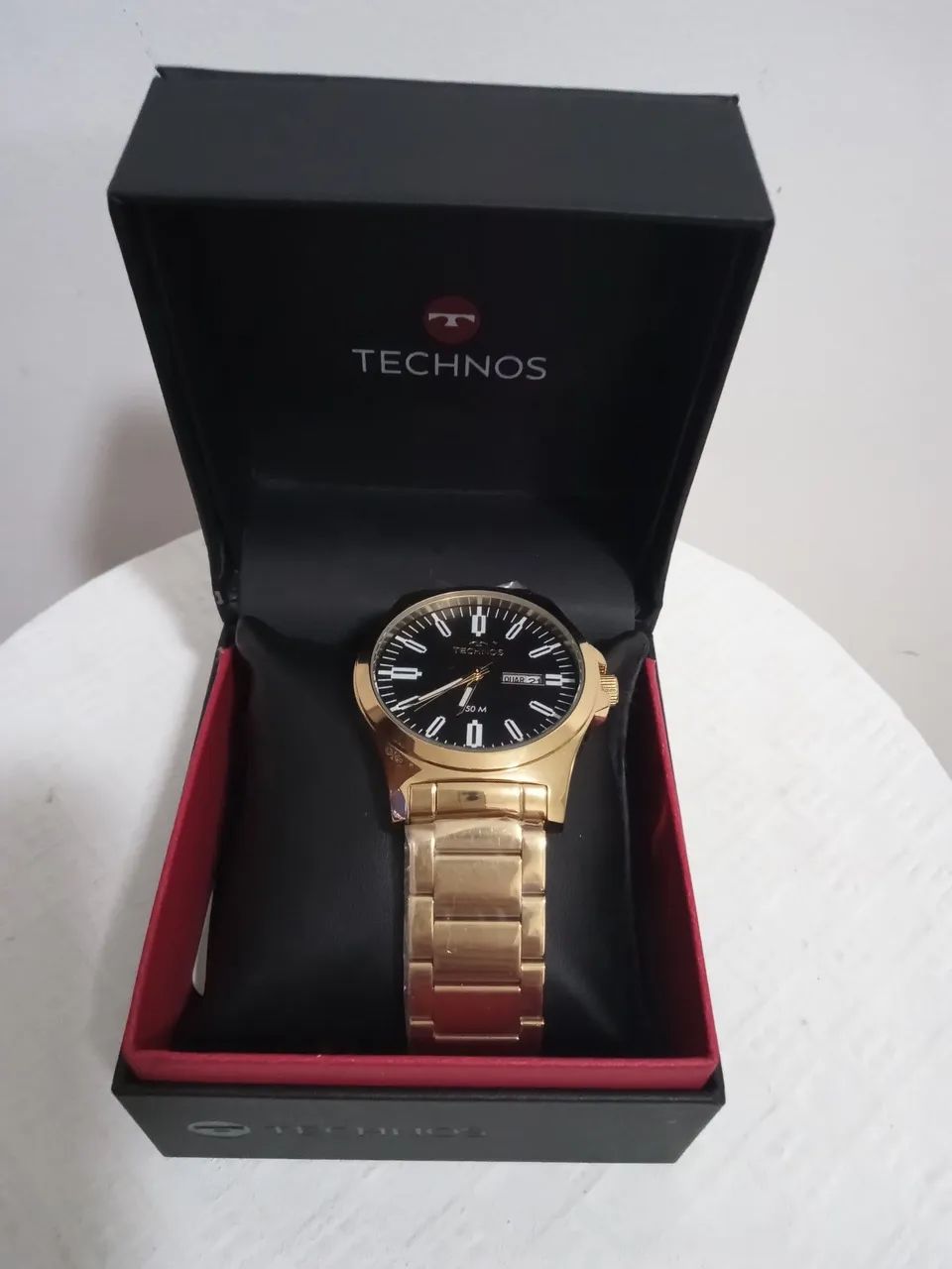 Vendo relógio technos pulseira de aço dourado aprova dágua novo. 