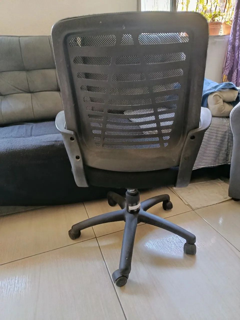 Vendo cadeira de escritório  - Foto 3