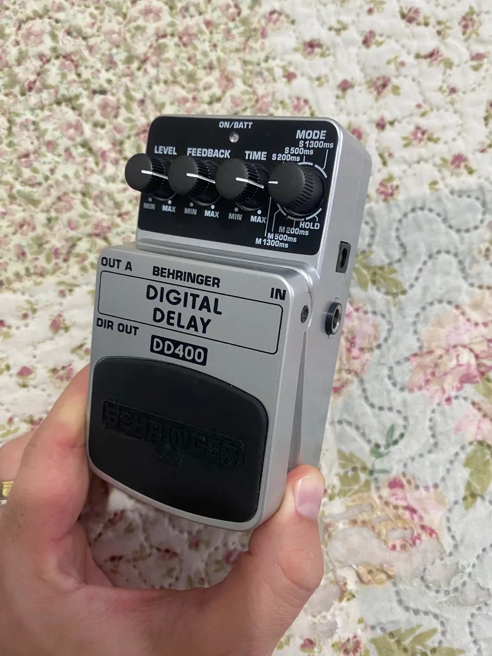 Pedal Behringer Digital Delay DD400 - Equipamentos e Acessórios de