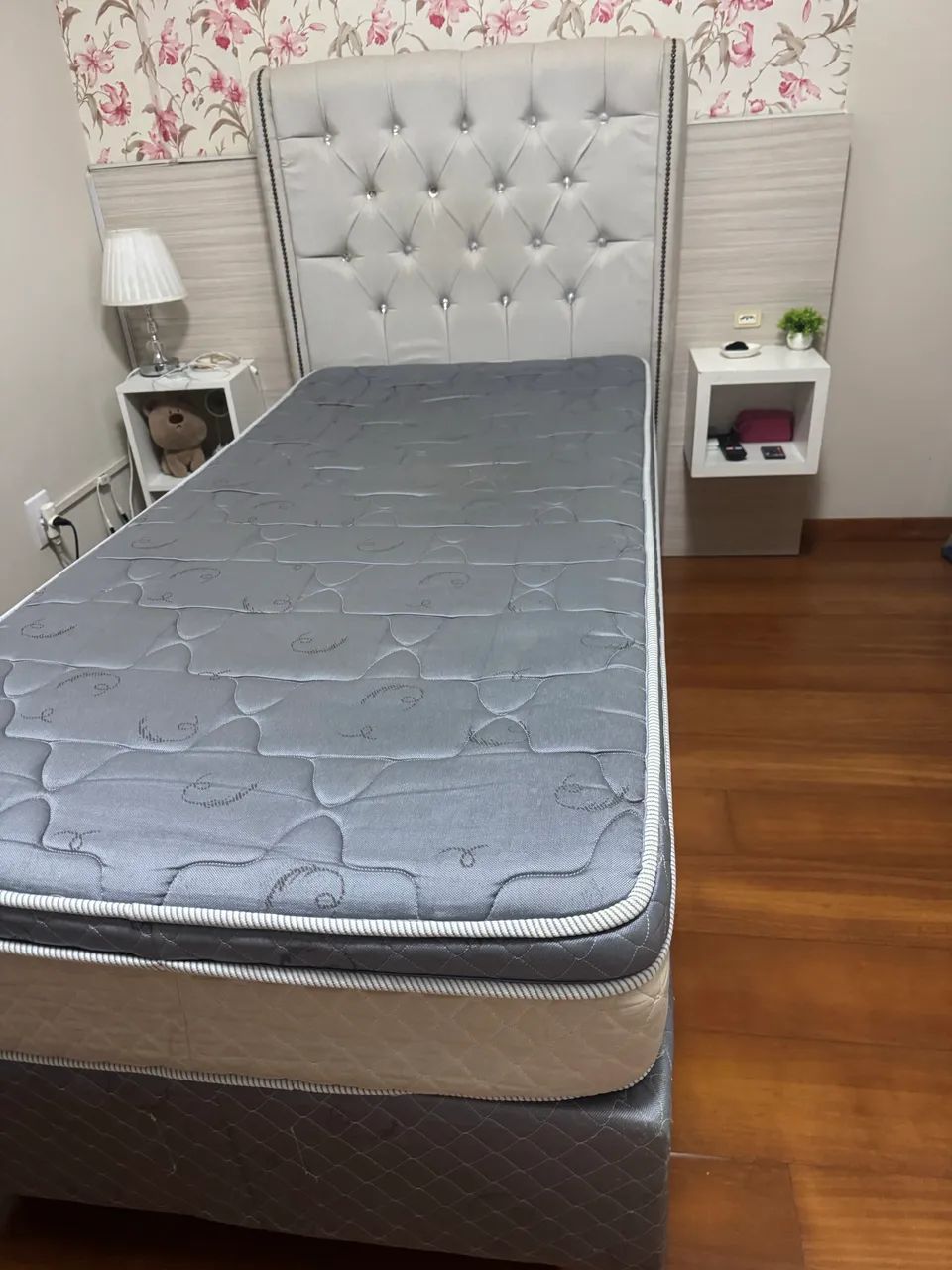 Vendo cama de solteiro com auxiliar e cabeceira 