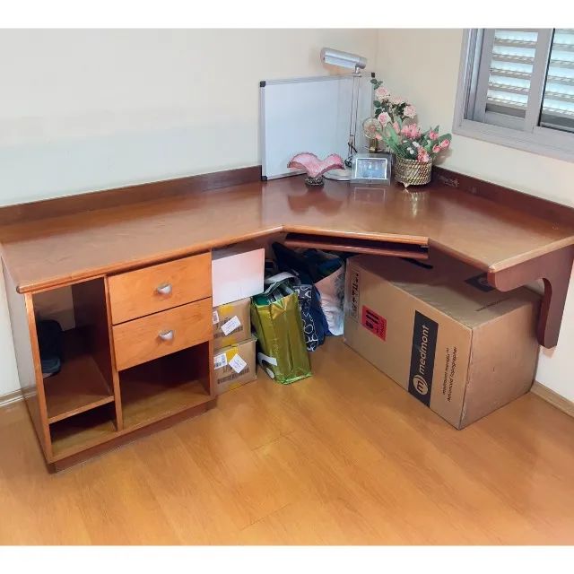 Mesa de estudo com gavetas escrivaninha em madeira
