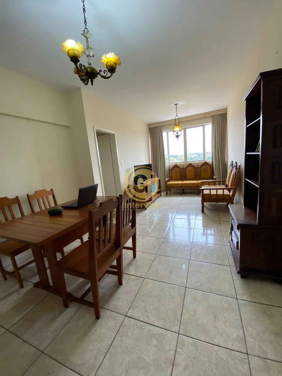 Vendo Apartamento com cômodos amplos e arejados, todo planejado no Edifício Mansão do Vale
