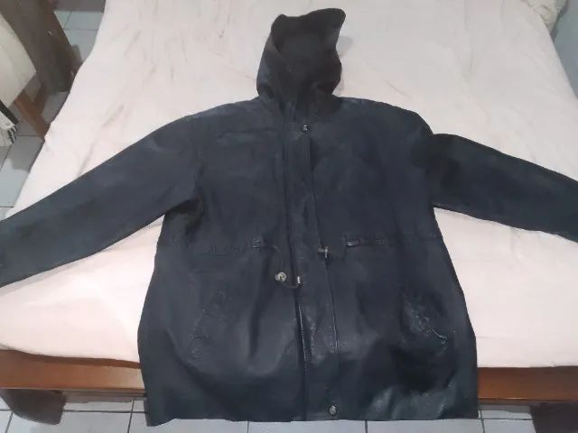 Jaqueta de Couro com Capuz