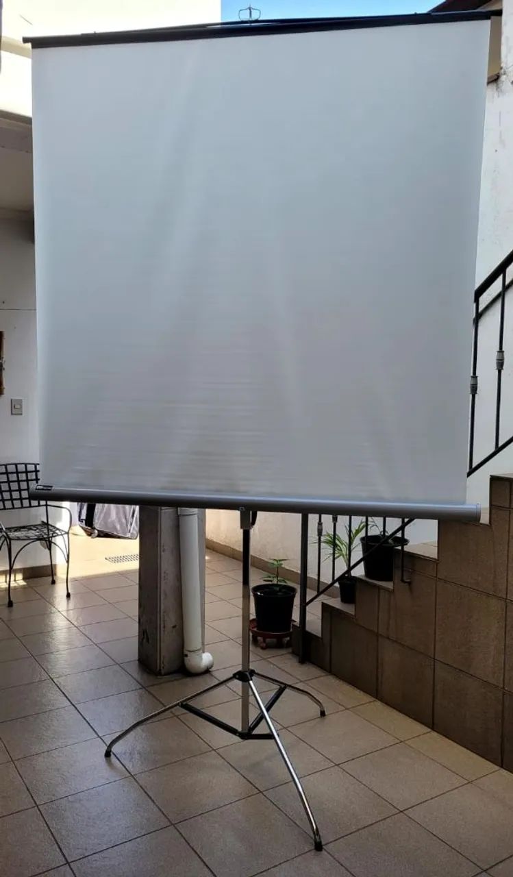 Tela de projeção com tripé 1,60 mts