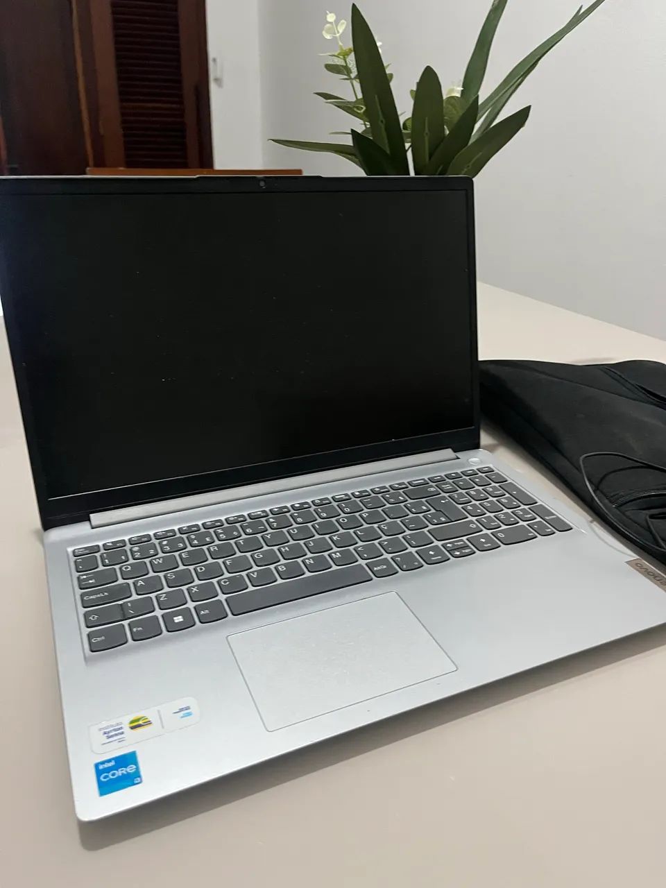 Lenovo IdeaPad 1 15IAU7 i3 - Foto 3