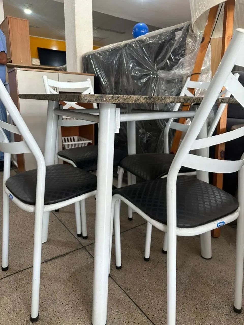 Mesa de Jantar com 4 Cadeiras - Foto 2