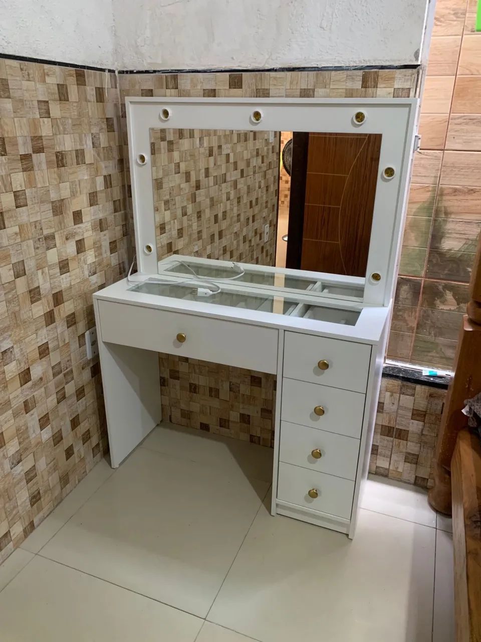 Penteadeira tipo camarim com gavetas