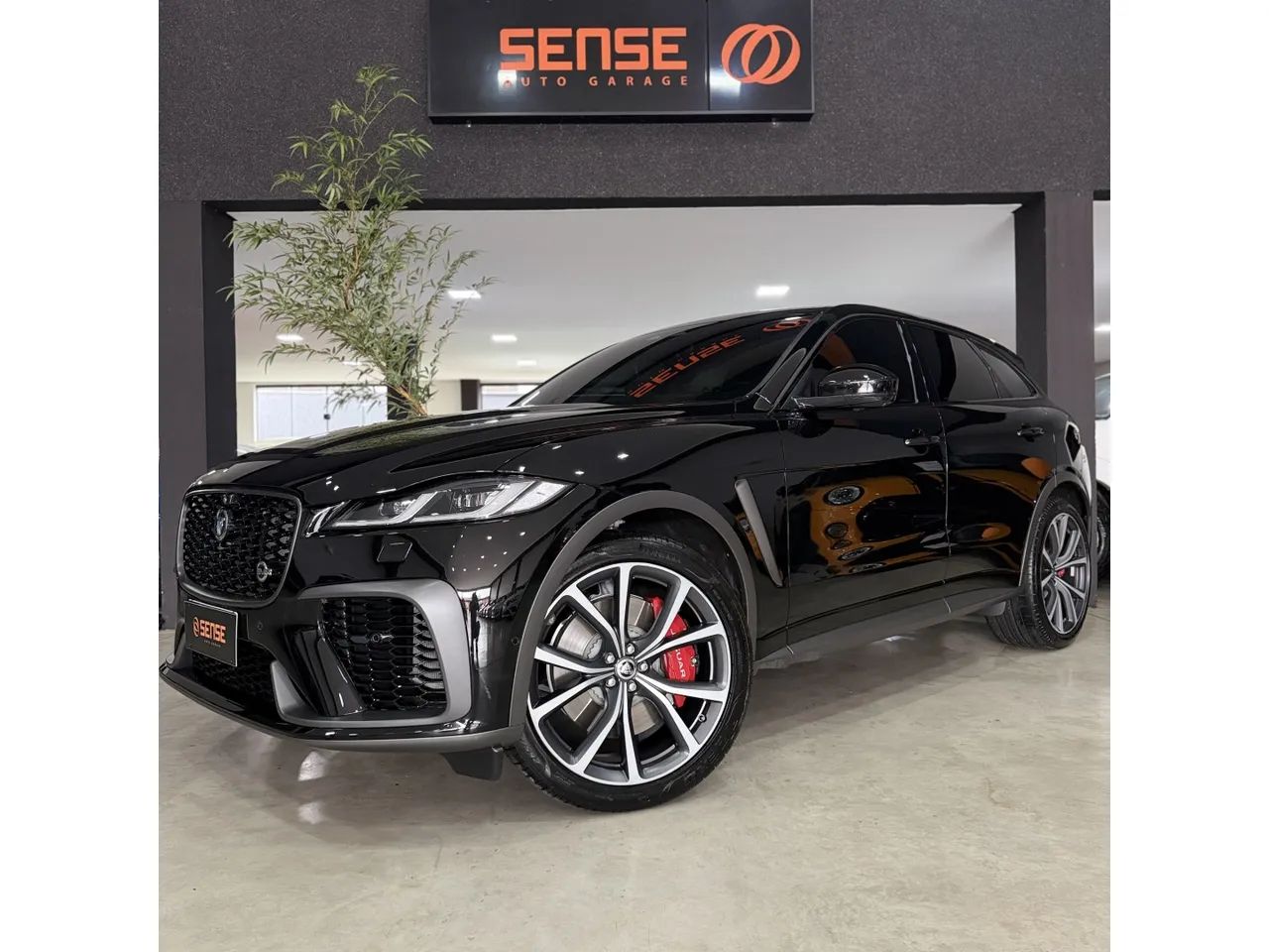 JAGUAR F-Pace F-PACE SVR Supercharged 5.0 V8 2024