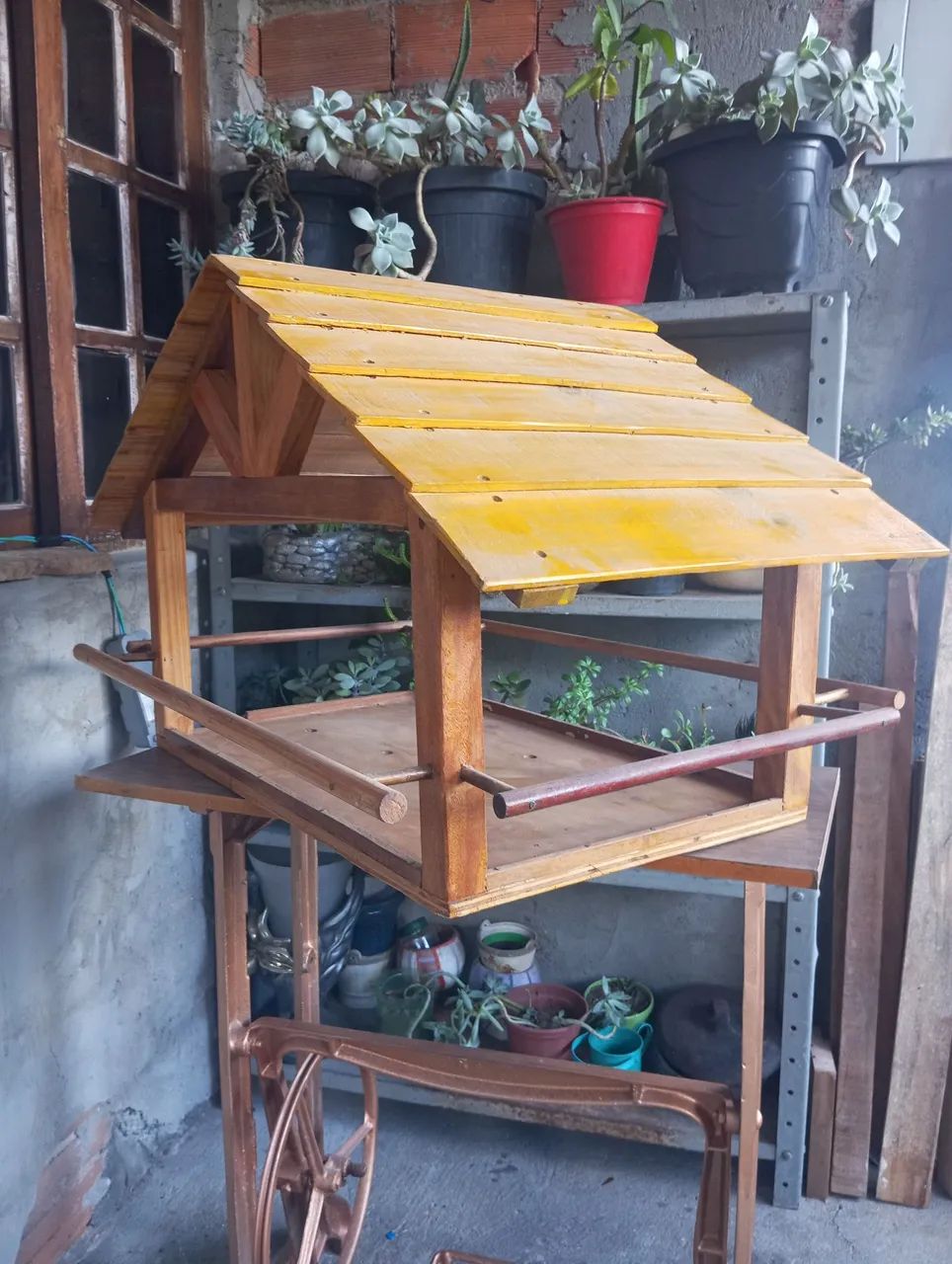 Comedouro de passaros e aves 