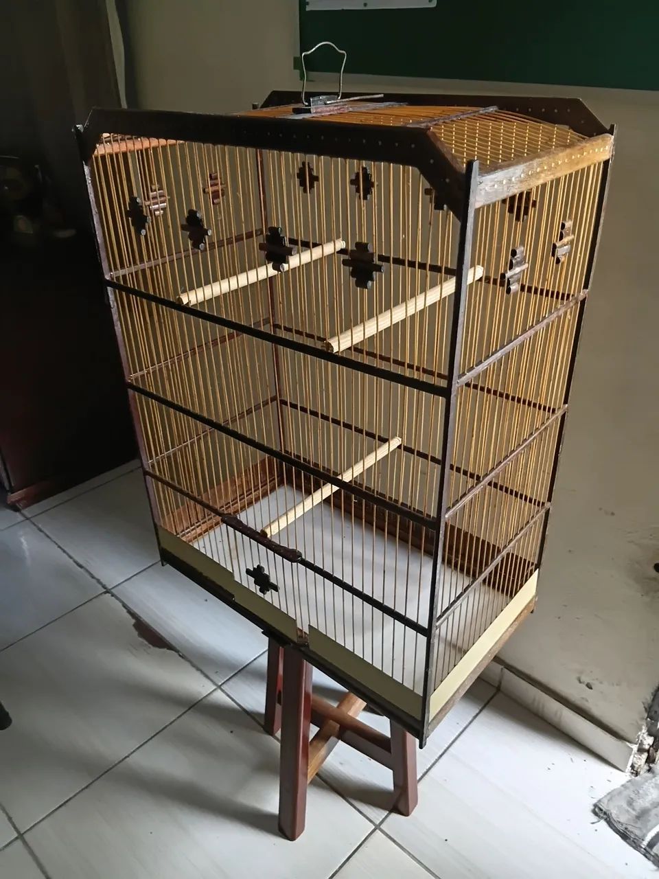 Gaiola Grande Madeira Nobre Canela 70x54x31cm  Modelo Exclusivo Pouquíssimo Uso  - Foto 2