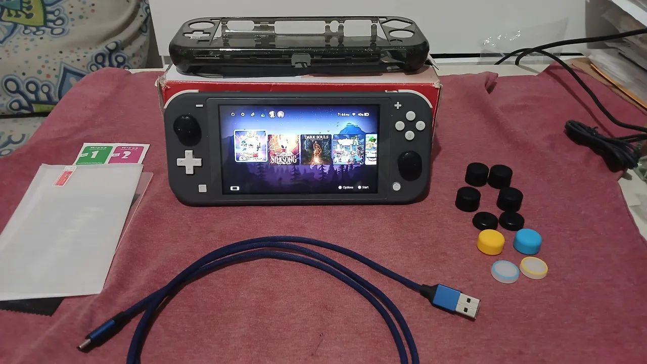Nintendo Switch Desbloqueado com Cartão SD 256gb + acessórios  - Foto 4