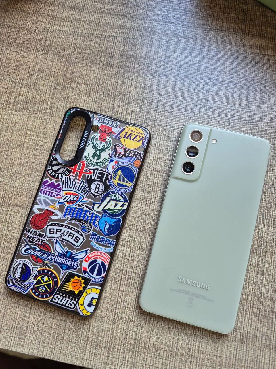 Galaxy S21 FE com listras na tela - Foto 2