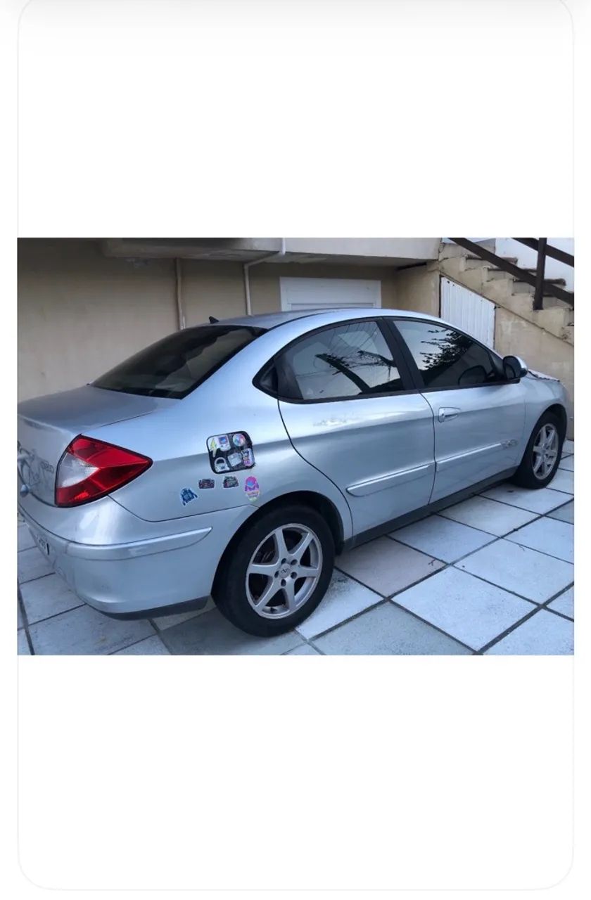 Caoa Chery Cielo CIELO Sedan 1.6 16V 119cv 4p 2010