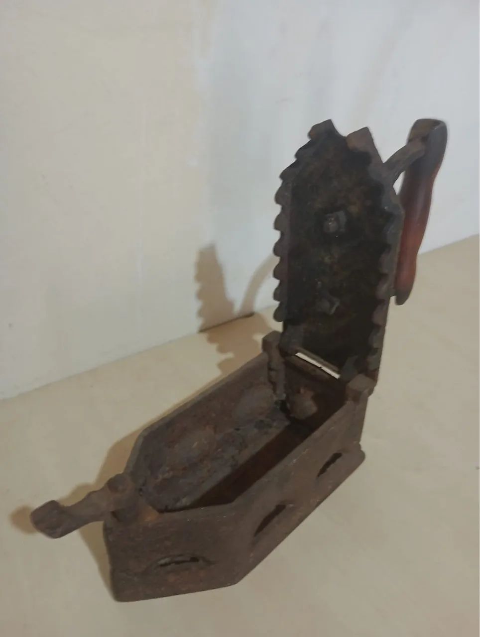 Ferro de passar antigo - Foto 2