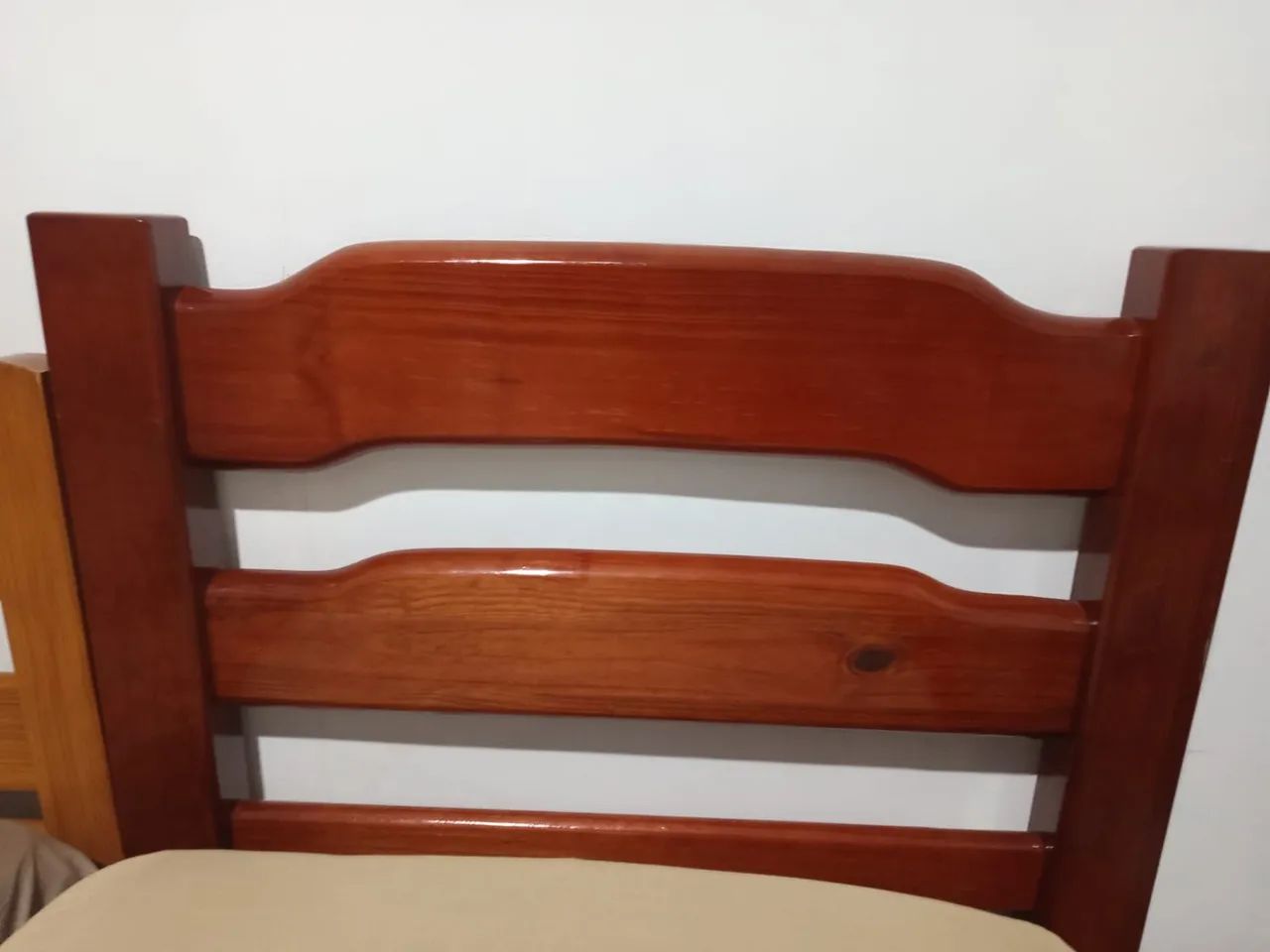 Vendo camas de solteiro em ótimo estado de conservação. (Sem colchão) 150 Cada - Foto 3