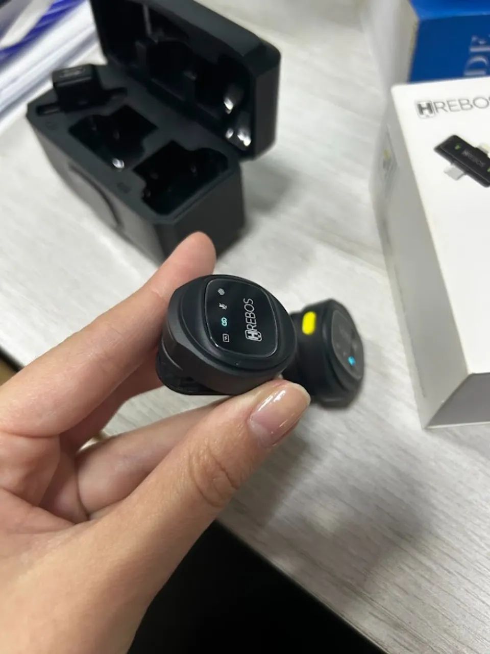 Microfone de Lapela Sem Fio Duplo USB-C e Lightning com Redução de Ruído - Foto 4