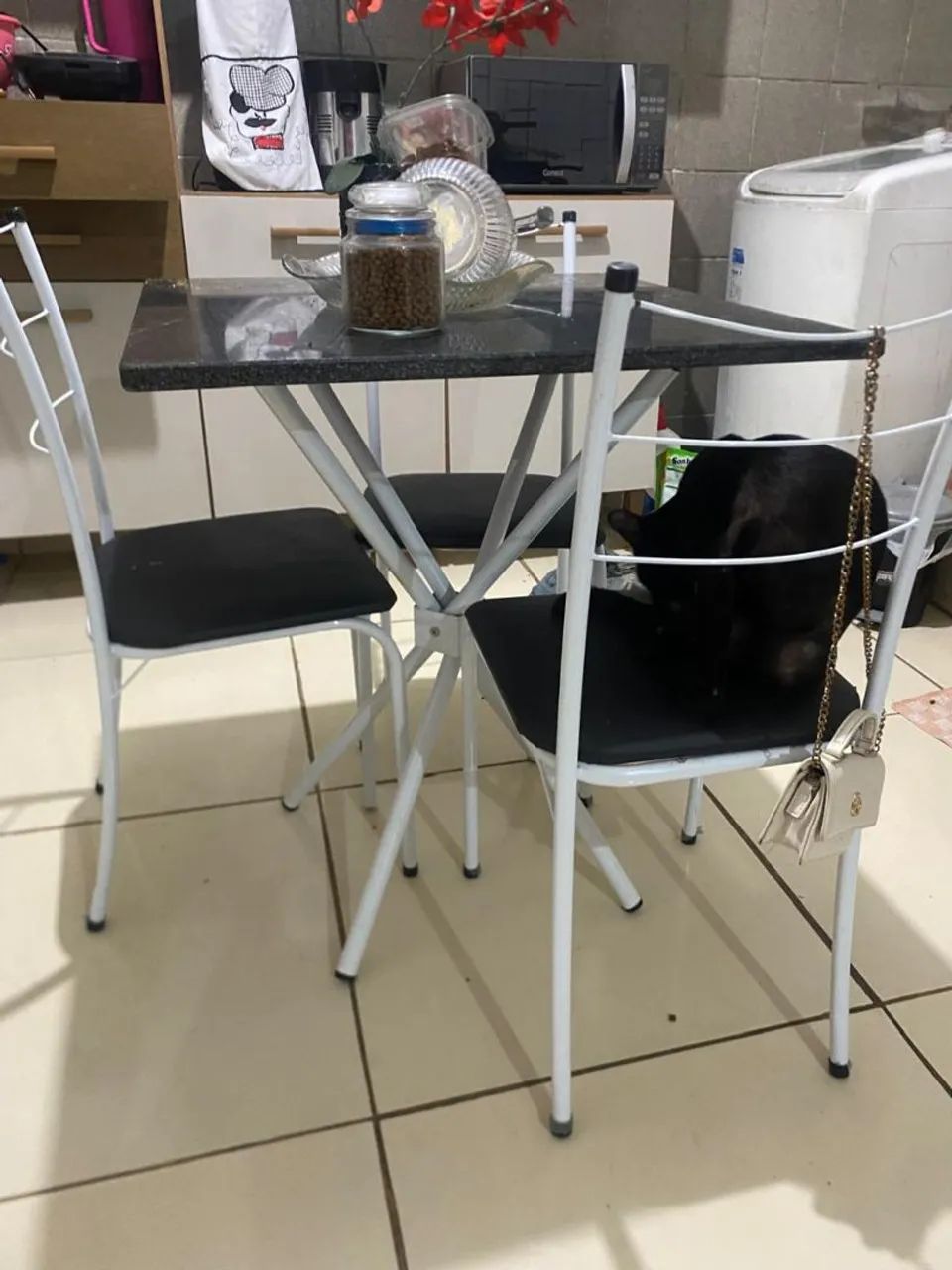 Mesa para vender,um mês de uso 450 - Foto 2