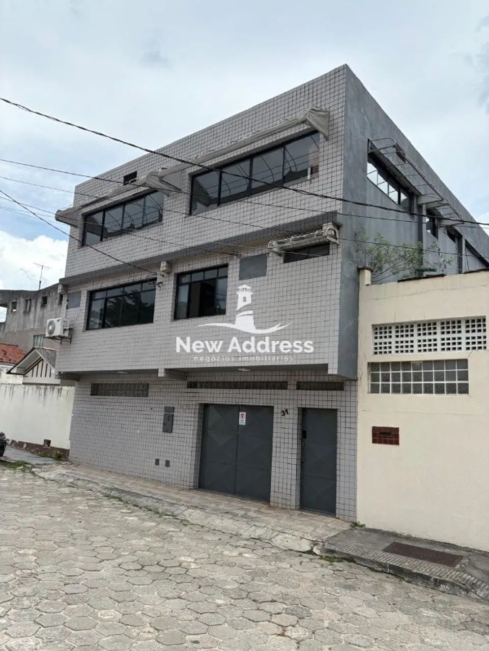 Invista em um imóvel com múltiplas possibilidades: prédio com 3 pavimentos e grande potenc - Foto 2