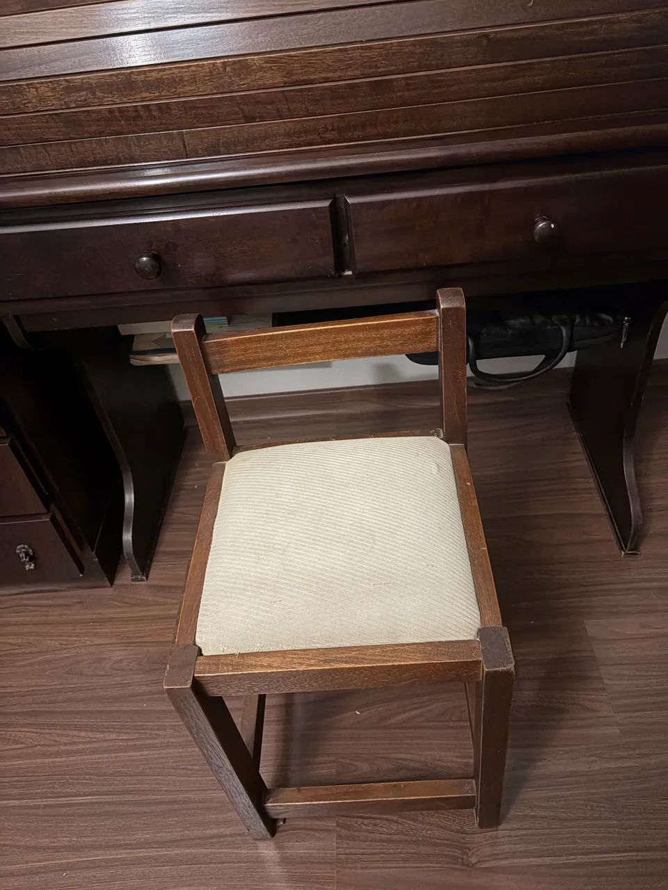 Escrivaninha com banqueta  - Foto 2