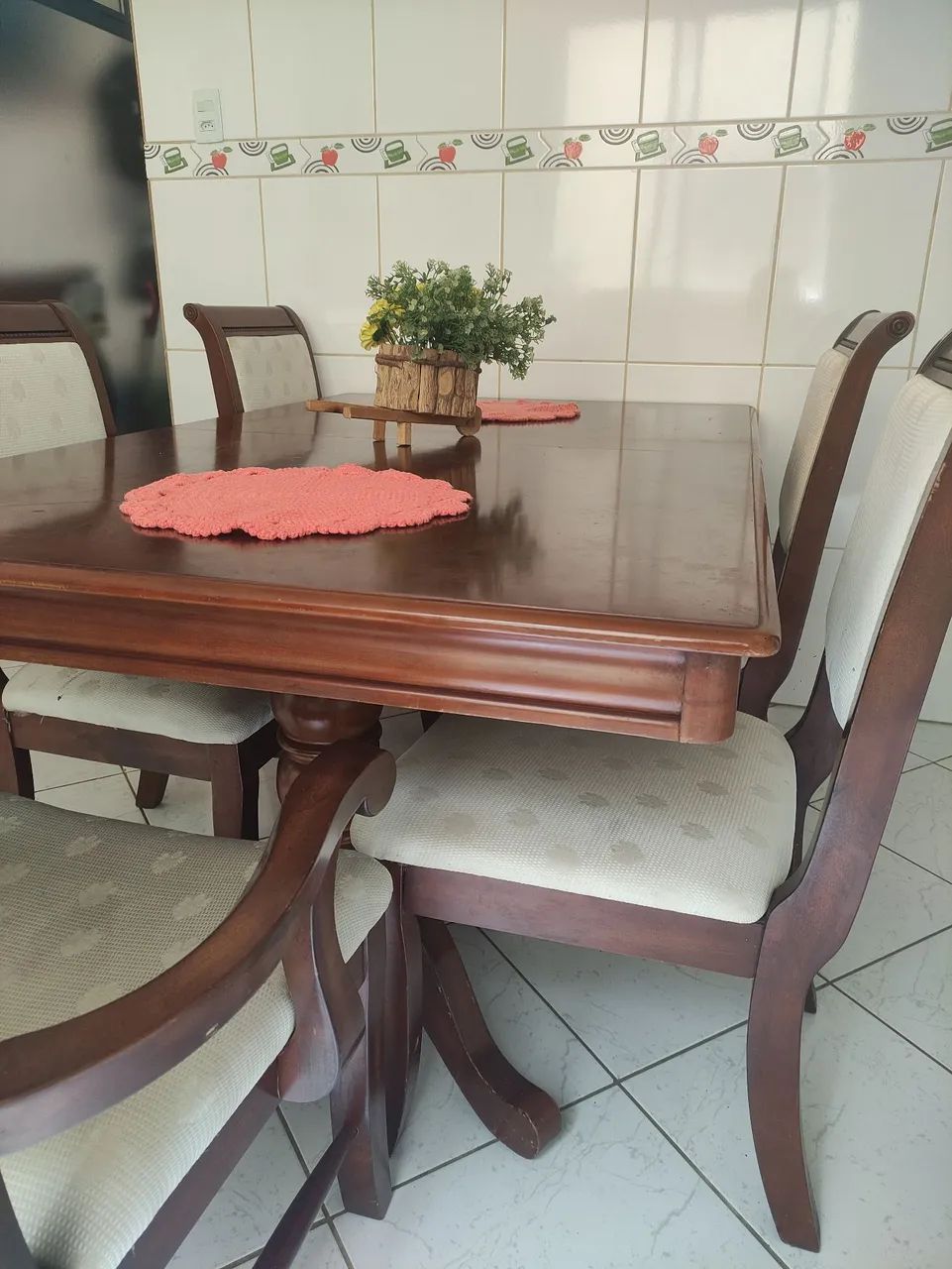 Vendo jogo de mesa c/6 cadeiras  - Foto 3