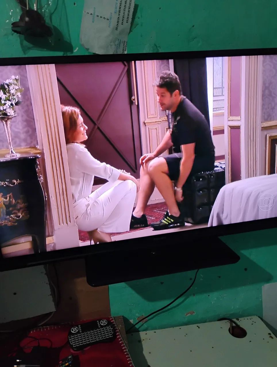 TELEVISÃO PHILIPS 43 POLEGADAS COM CONTROLE REMOTO FUNCIONANDO NÃO E SMART  - Foto 2