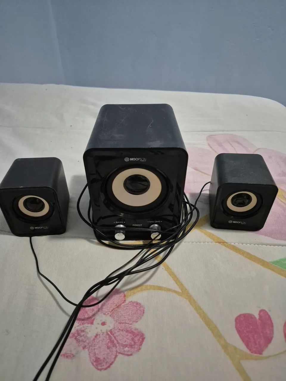 Caixa de Som Hoopson 2.1 com Subwoofer, funcionando perfeitamente.