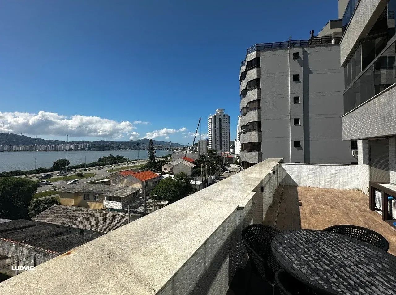 APARTAMENTO GARDEN 281M - 3 SUÍTES - 4VG - ESTREITO - FLORIANÓPOLIS