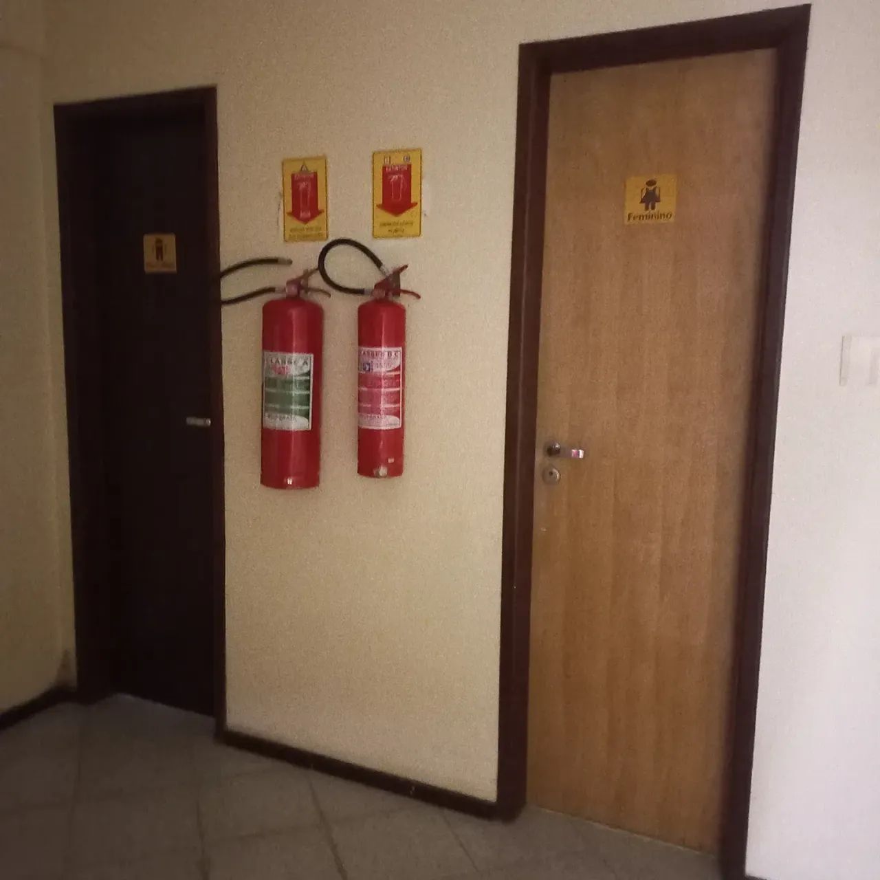 Alugo ou vendo cobertura de salas comerciais com 350m2 e garagens - Foto 5